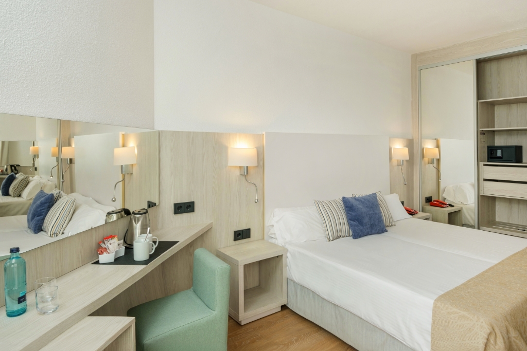 Doppelzimmer mit Teilweisen Meerblick - Fido Hotels - Mallorca - 3 Doppelzimmer mit Teilweisen Meerblick - Fido Hotels - Mallorca