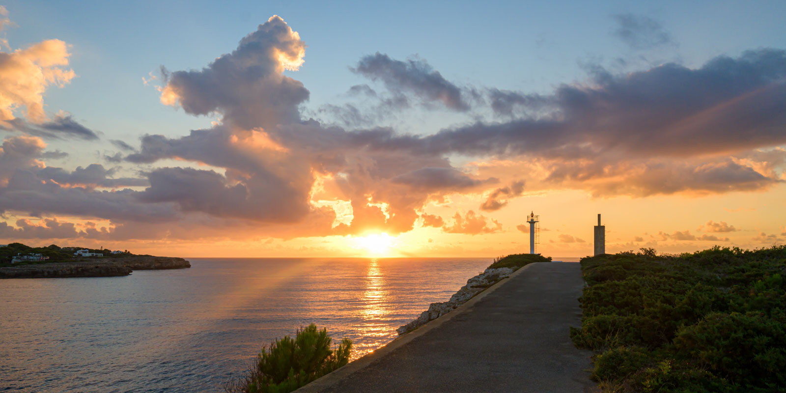 The lighthouse of Portopetro is one of the places to watch the sunset near Cala d’Or, Mallorca.
