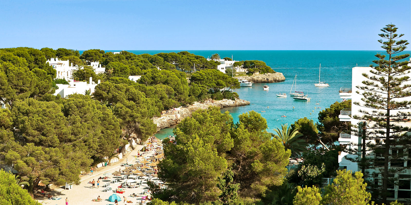 What to do in Cala d’Or in summer: 7 plans to enjoy - Fido Hotels - Mallorca - 2 Aerial view of Cala Gran, a beach ideal to include in your what to do in Cala d’Or plans, Mallorca.