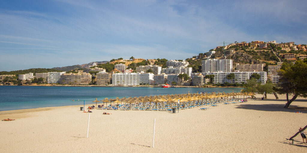 Santa Ponsa beach, with white sand on a sunny day to ask if there are jellyfishes in Mallorca beaches