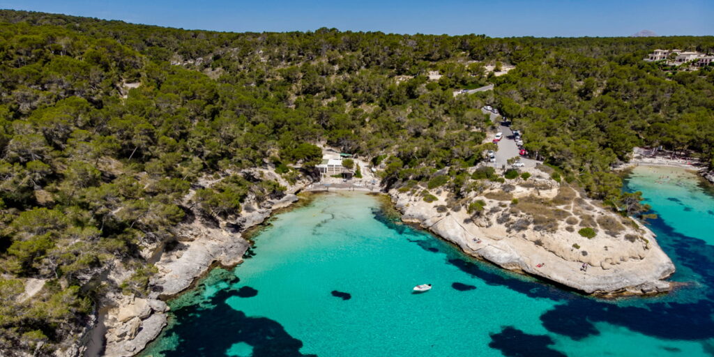 Playa del Mago, in Calvià, near Santa Ponsa and Portals Vells, as one of the best beaches in Mallorca island